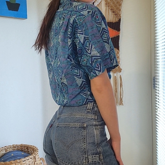 《Vintage multi print hawaiian top》 - Picture 4 of 14